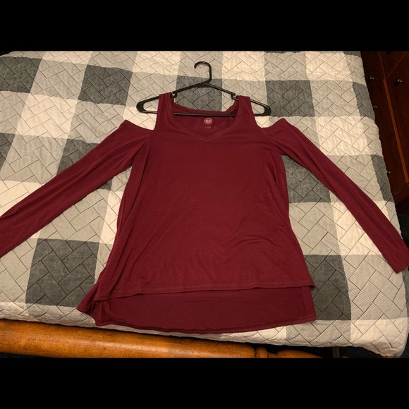 Cold shoulder shirt - Picture 2 of 2